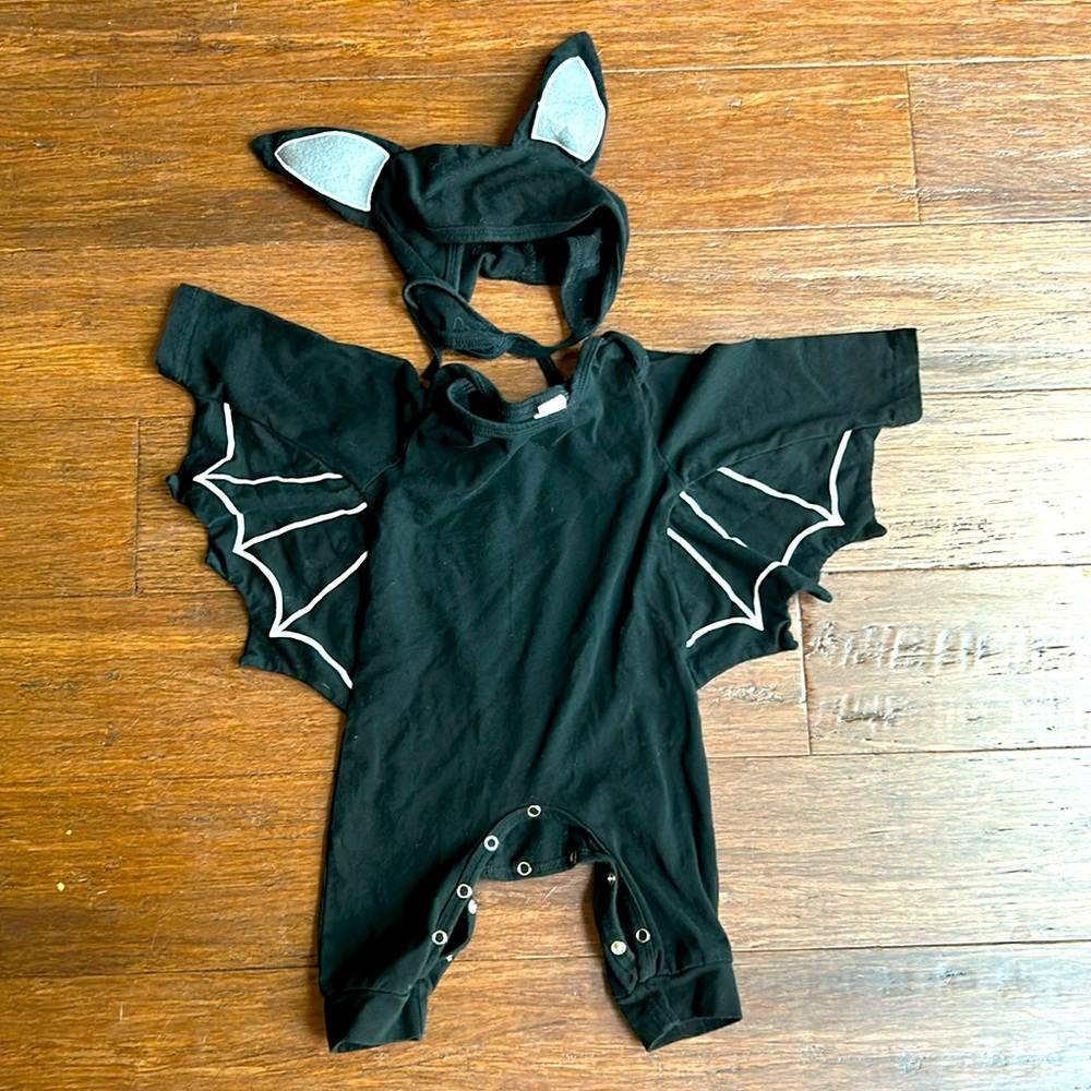 Bat baby costume, size 12 months (EU80)